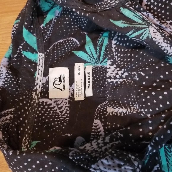 Quicksilver short sleeve cactus hemp leaf print button down shirt medium EUC - Picture 5 of 8
